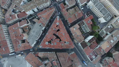 Gebäude-In-Dreiecksform-Von-Oben-Drohnenansicht-Montpellier-Frankreich-Luftaufnahme